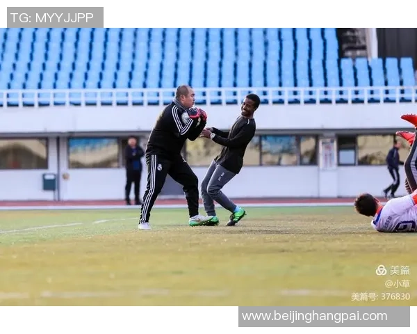 爱媛队与山口雷法的激烈对决展现足球魅力与团队精神